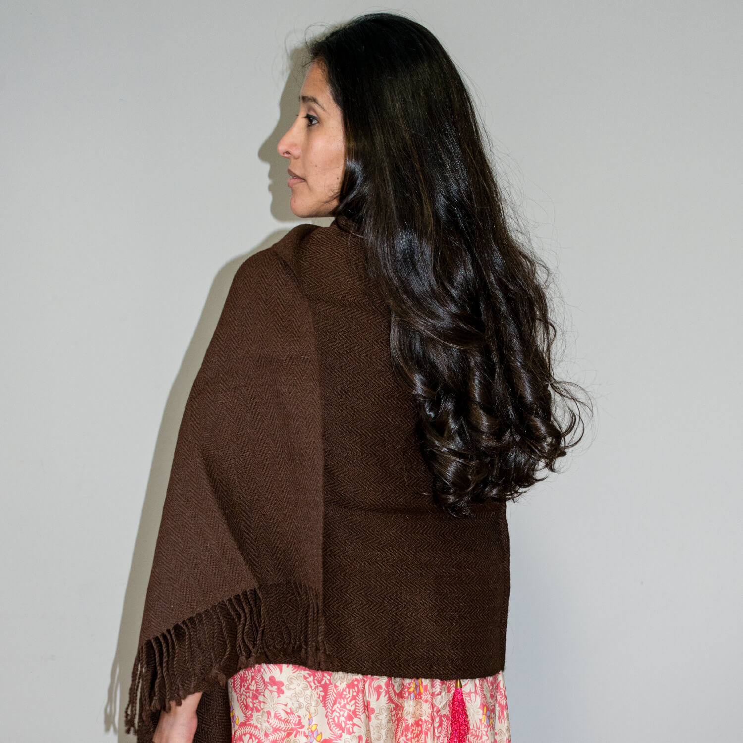 Alpaca Shawl-Clasica-Telar-Brown-02
